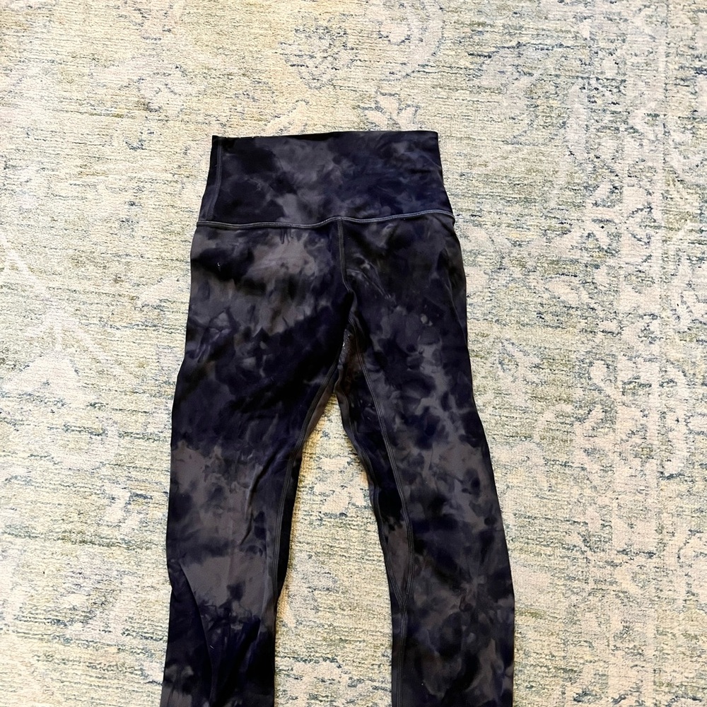 Stylish Women’s Black Tie-Dye Leggings